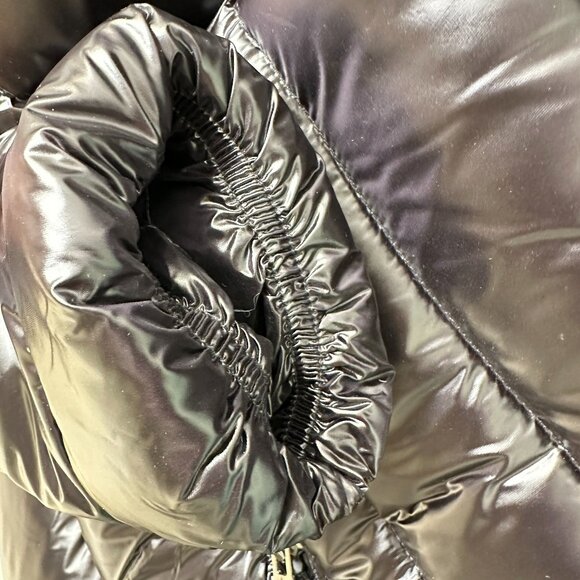 Moncler Black Down Puffer Jacket | Quilted, Zip Pockets, Cartoon Wash Label - Picture 8 of 8